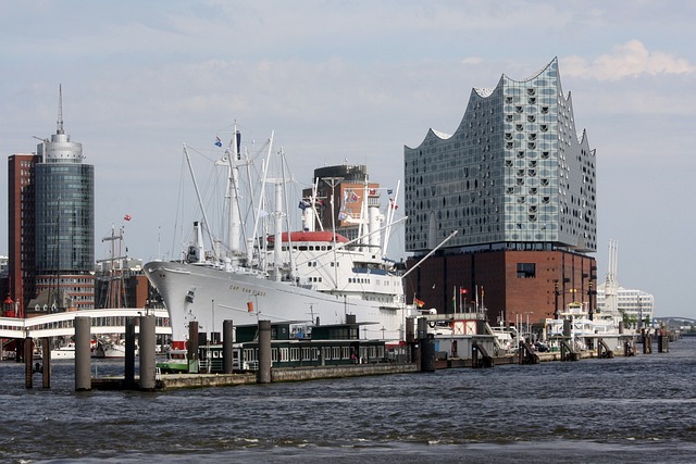 Hamburgs schwimmende Hotels im Hamburger Hafen